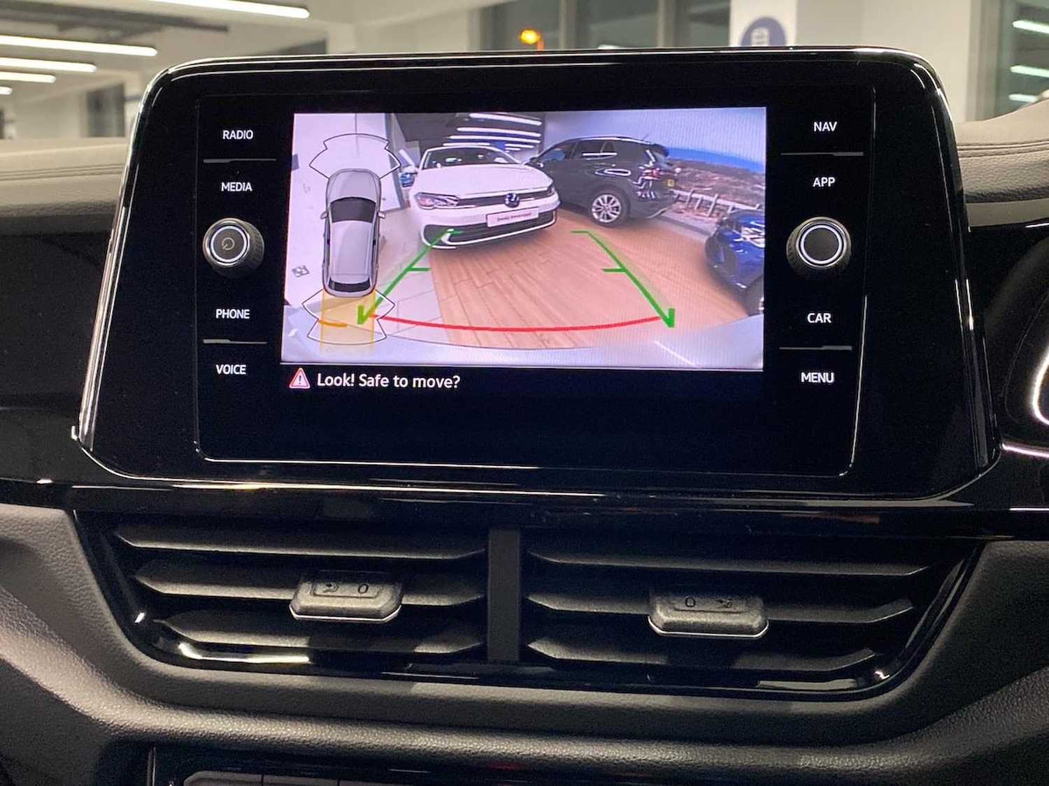 Used Volkswagen T-Roc 2025 for sale - 77639328: Photo 22