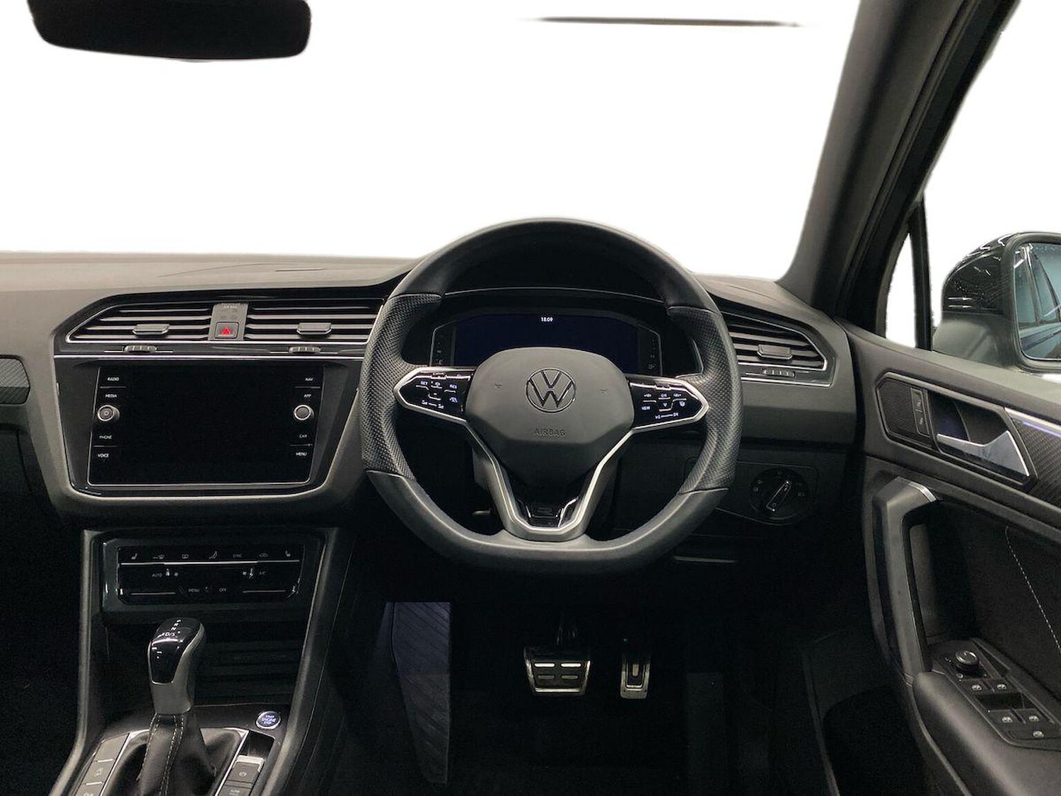 Used Volkswagen Tiguan 2023 for sale - 76735617: Photo 9