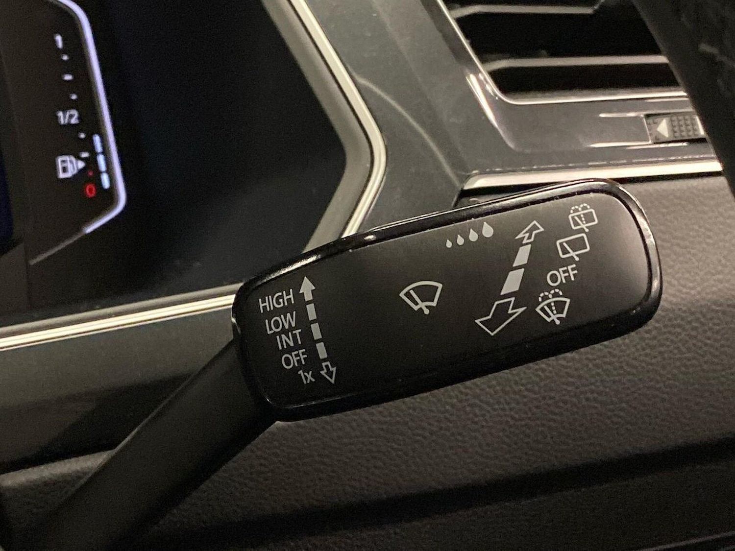 Used Volkswagen Tiguan 2021 for sale - 77906722: Photo 29