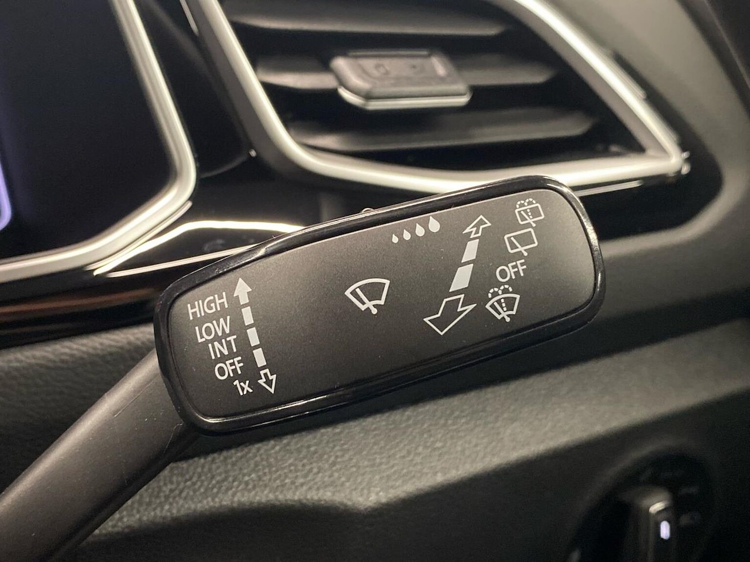 Used Volkswagen T-Roc 2025 for sale - 77528867: Photo 28