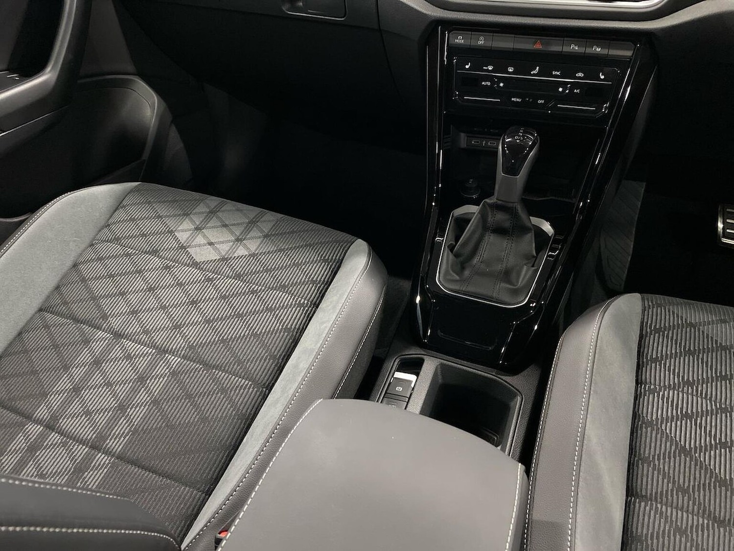 Used Volkswagen T-Roc 2025 for sale - 76526131: Photo 13