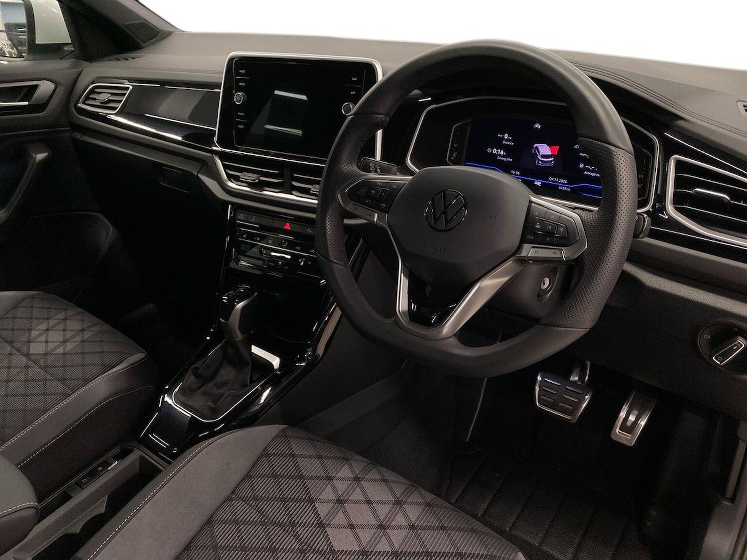 Used Volkswagen T-Roc 2025 for sale - 76526131: Photo 15