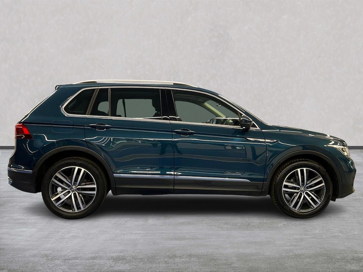 Used Volkswagen Tiguan 2023 for sale - 78194941: Photo 3