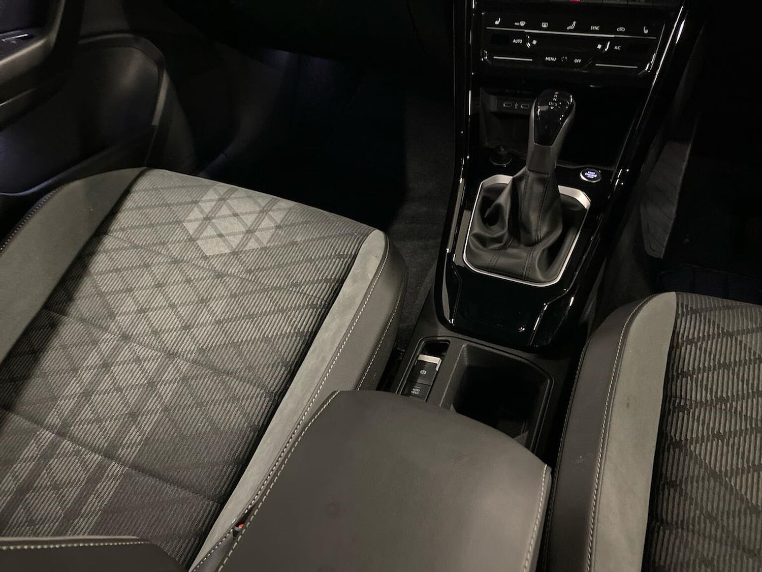 Used Volkswagen T-Roc 2025 for sale - 76292959: Photo 13