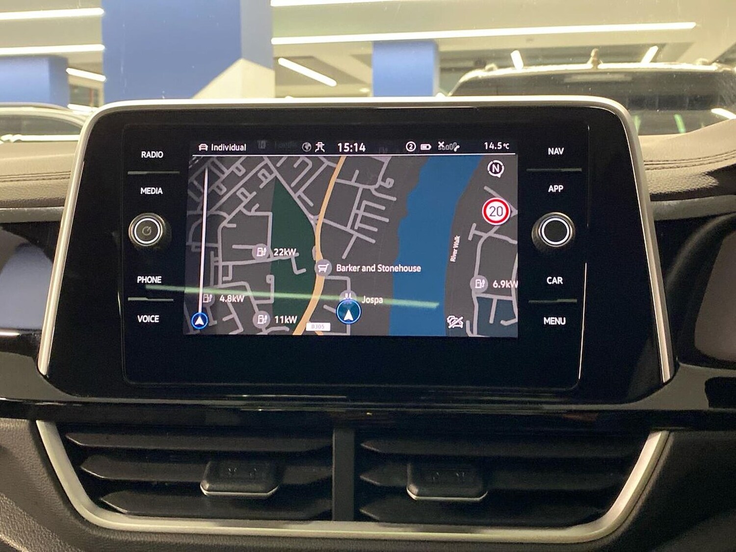 Used Volkswagen T-Roc 2025 for sale - 76292959: Photo 23