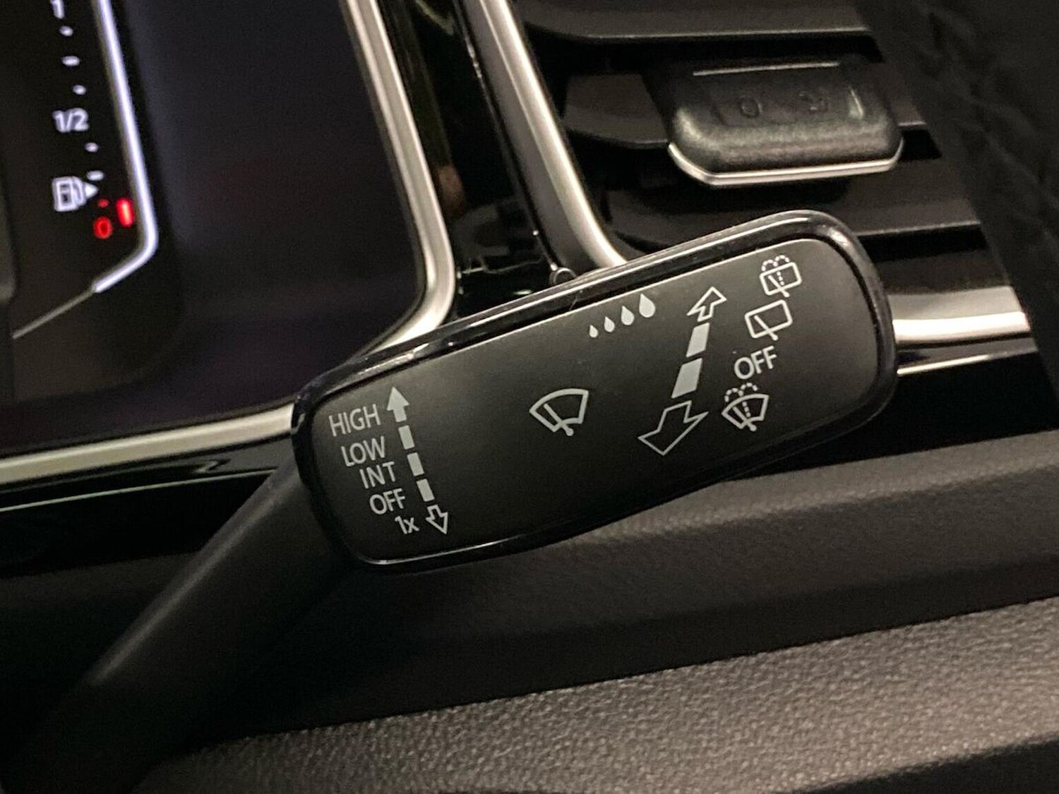 Used Volkswagen T-Roc 2025 for sale - 76292959: Photo 27