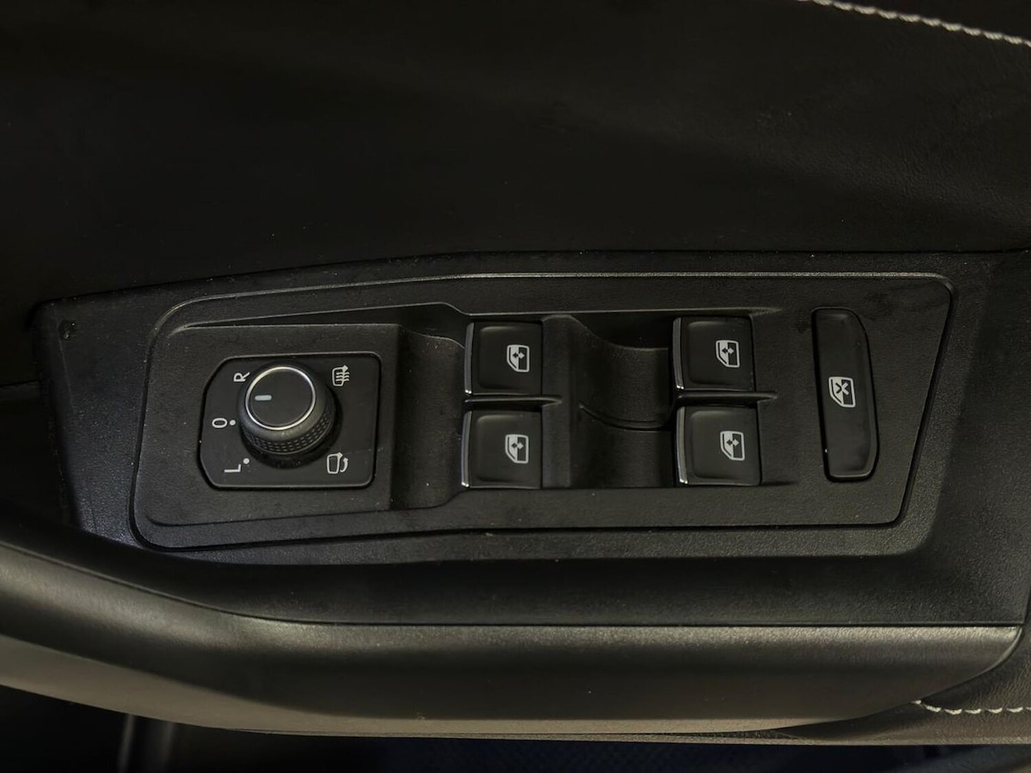 Used Volkswagen T-Roc 2023 for sale - 76497319: Photo 23