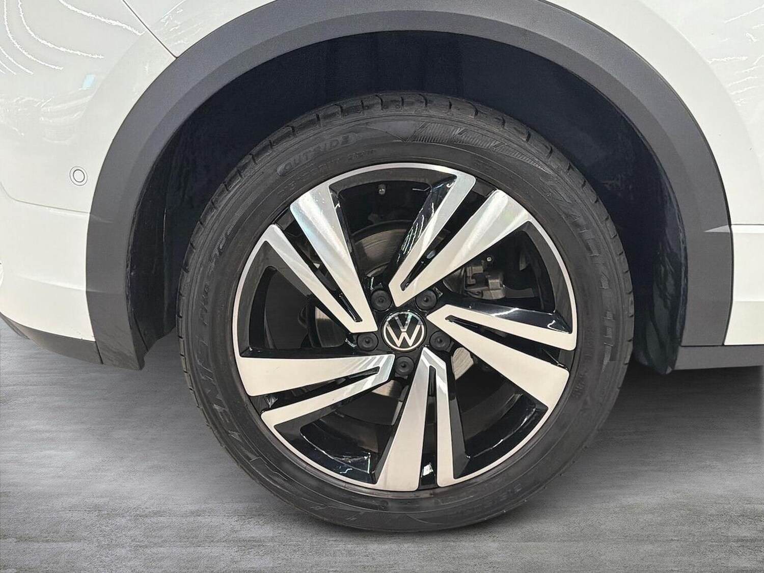 Used Volkswagen T-Roc 2023 for sale - 76497319: Photo 8