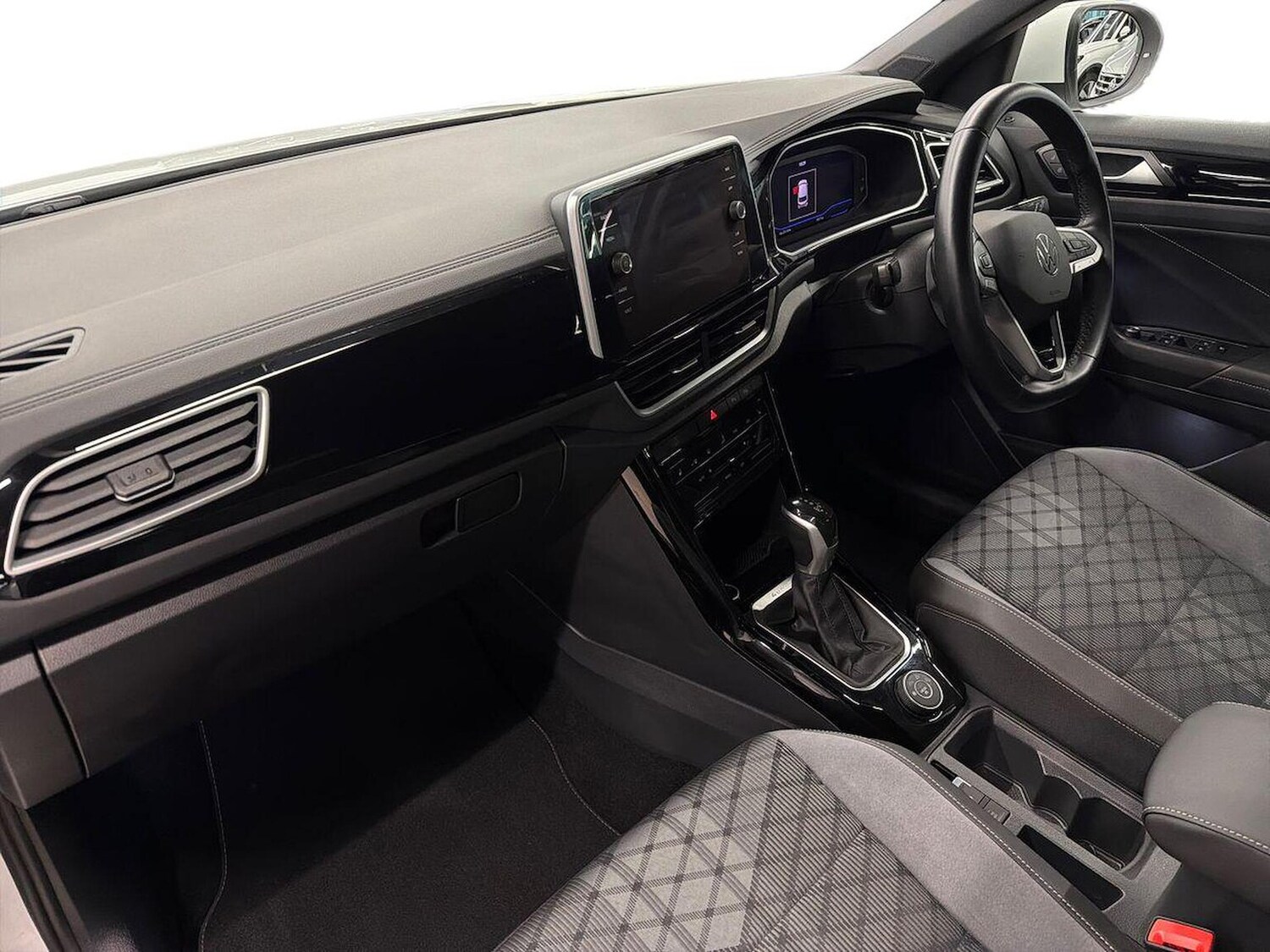 Used Volkswagen T-Roc 2023 for sale - 76497319: Photo 9