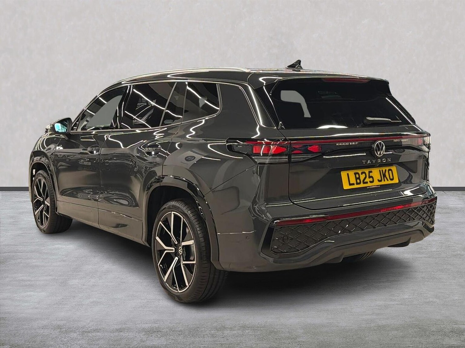 Used Volkswagen Touran 2025 for sale - 76735614: Photo 2