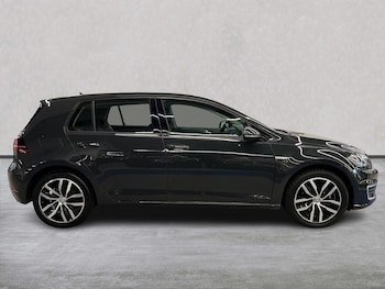 Used Volkswagen Golf 2021 for sale - 78198084: Photo