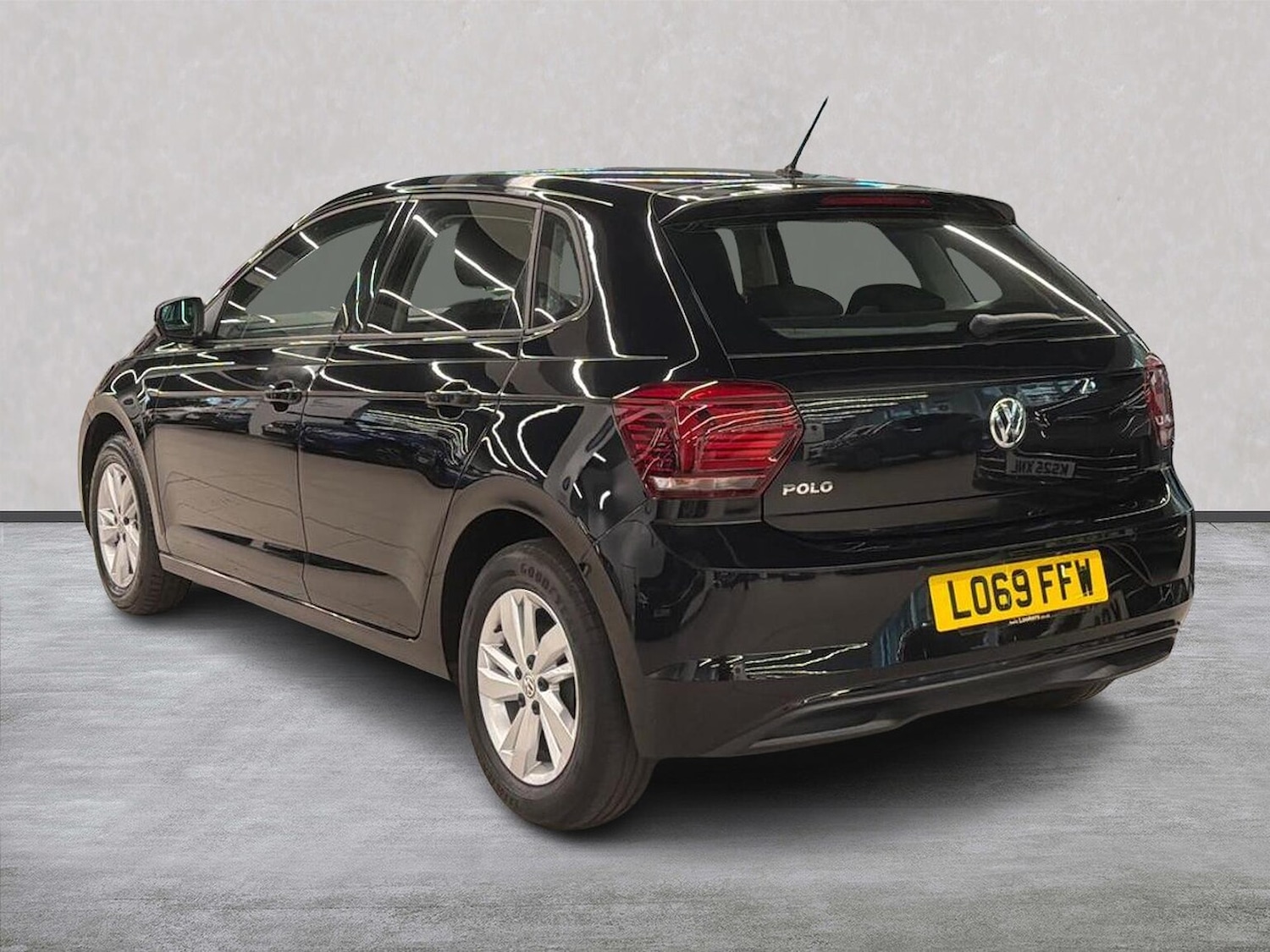 Used Volkswagen Polo 2019 for sale - 76342970: Photo 2