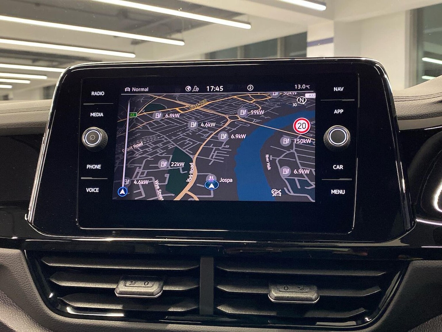 Used Volkswagen T-Roc 2025 for sale - 76699396: Photo 23