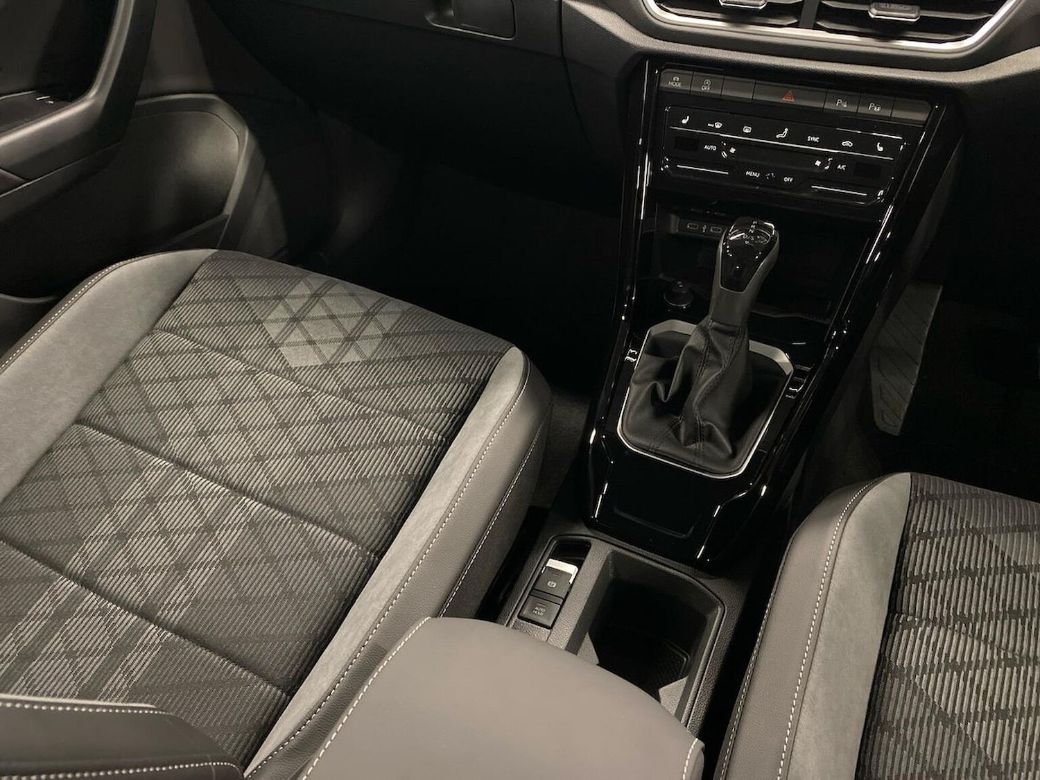 Used Volkswagen T-Roc 2025 for sale - 76449575: Photo 13