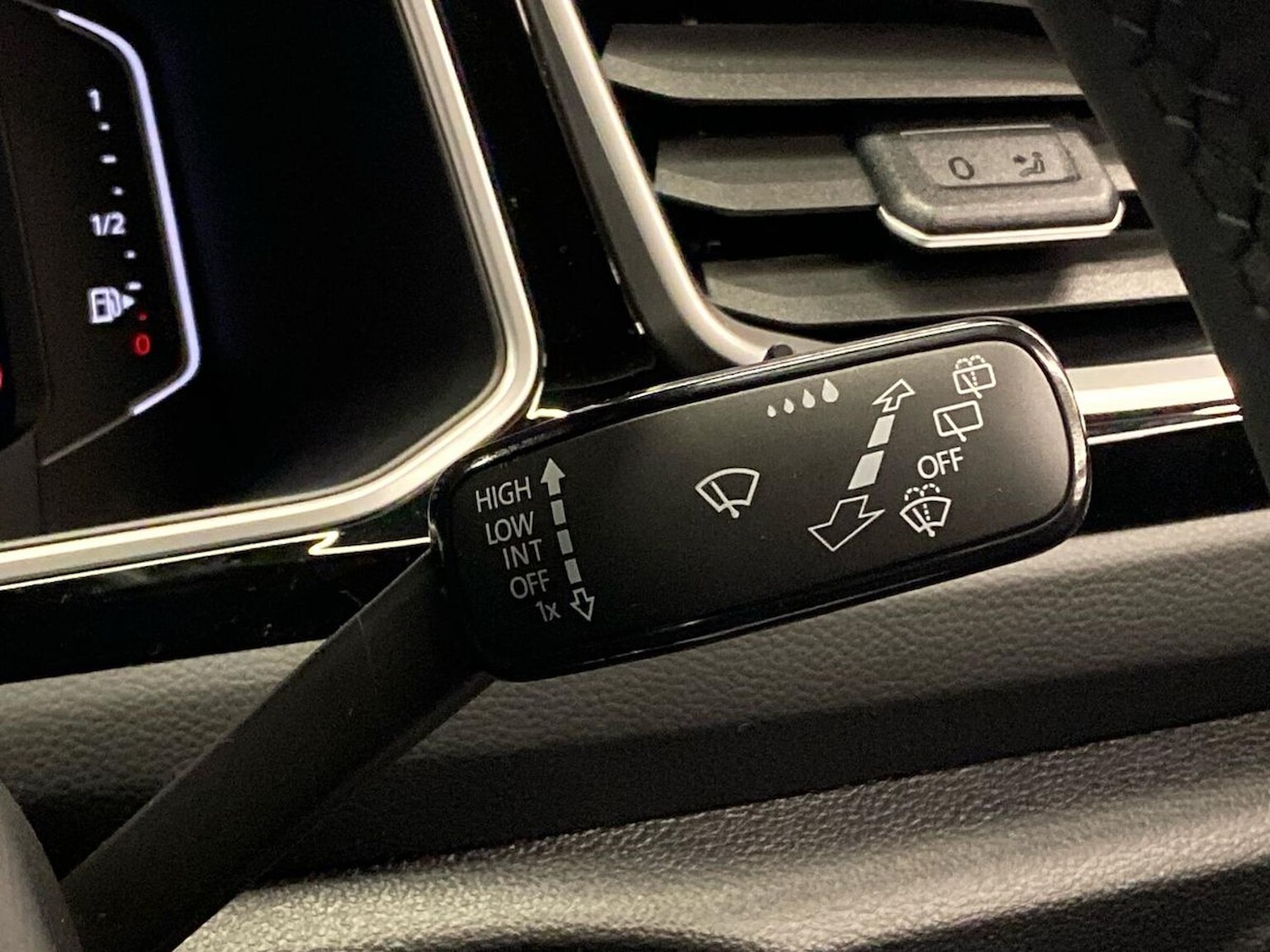 Used Volkswagen T-Roc 2025 for sale - 76449575: Photo 27