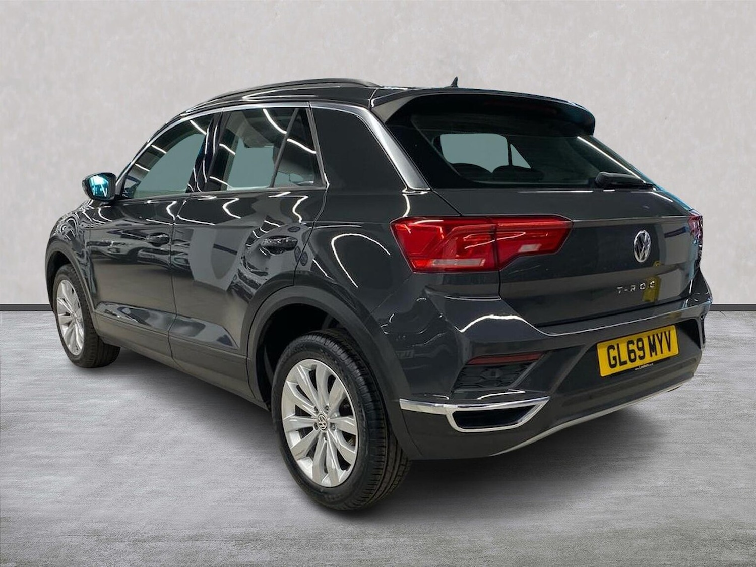 Used Volkswagen T-Roc 2019 for sale - 77846729: Photo 2