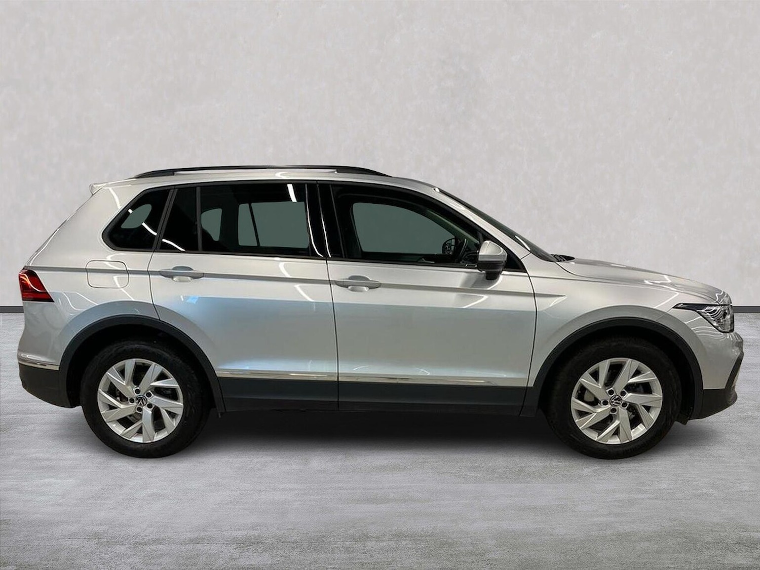 Used Volkswagen Tiguan 2023 for sale - 76905075: Photo 3