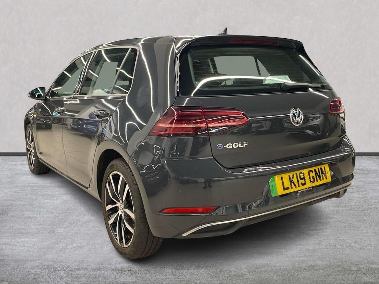 Used Volkswagen Golf 2019 for sale - 76559732: Photo 2