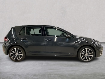 Used Volkswagen Golf 2019 for sale - 76559732: Photo