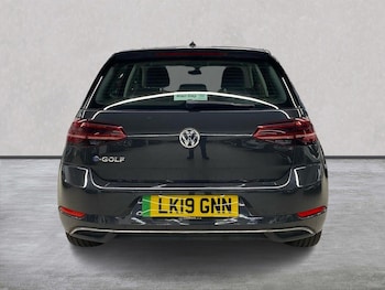 Used Volkswagen Golf 2019 for sale - 76559732: Photo