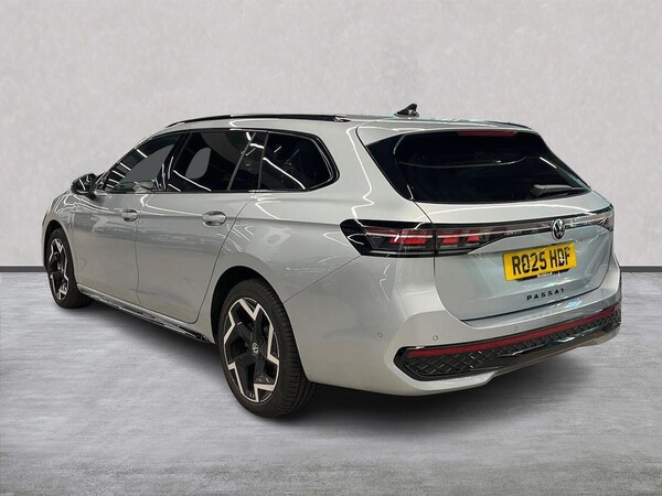 Used Volkswagen Passat 2025 for sale - 76046063: Photo 2