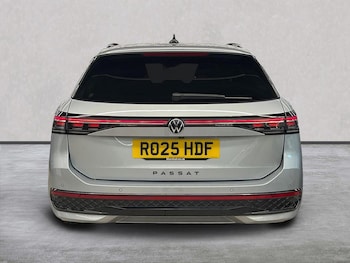 Used Volkswagen Passat 2025 for sale - 76046063: Photo 4