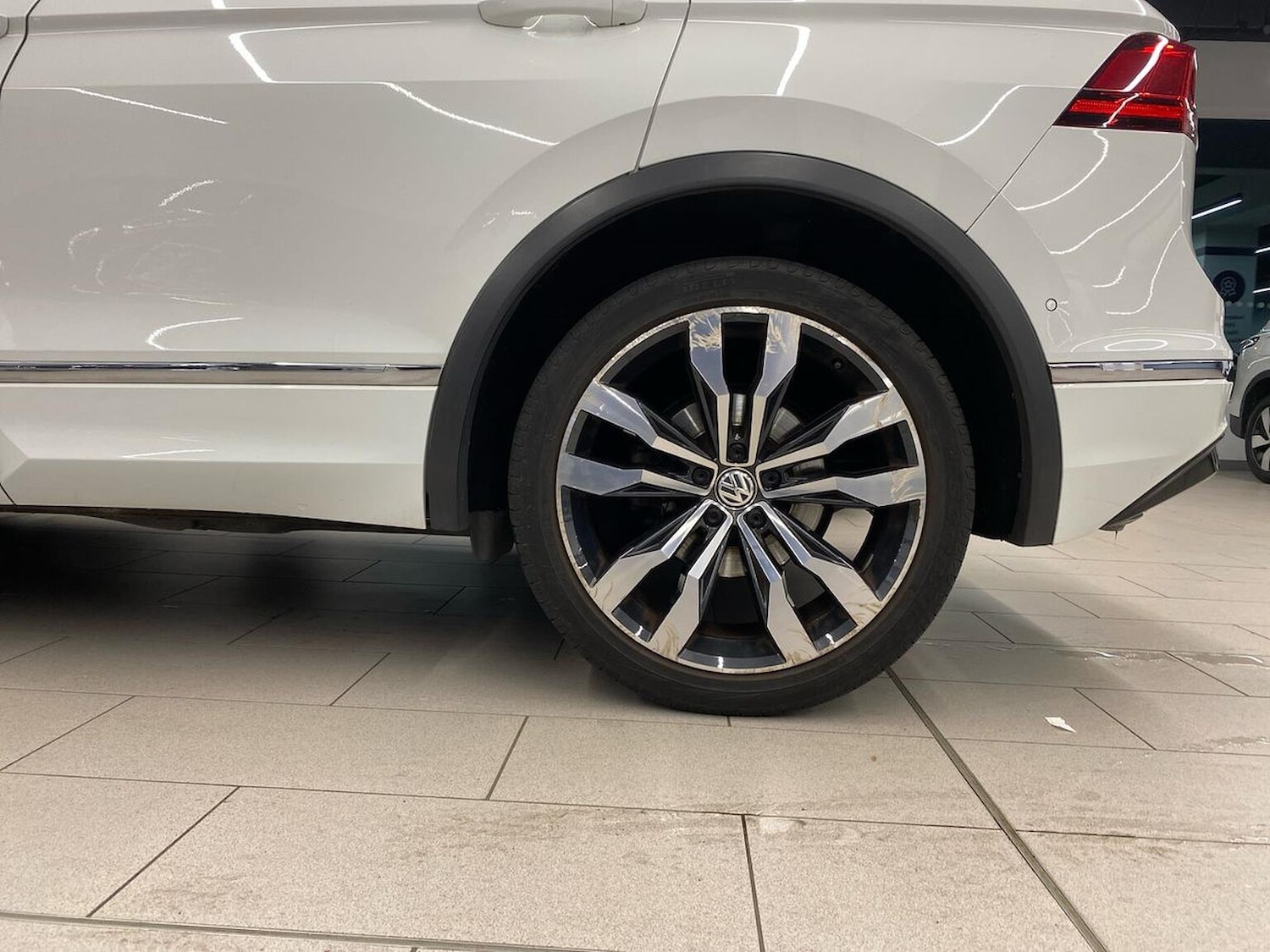 Used Volkswagen Tiguan 2019 for sale - 76412518: Photo 6