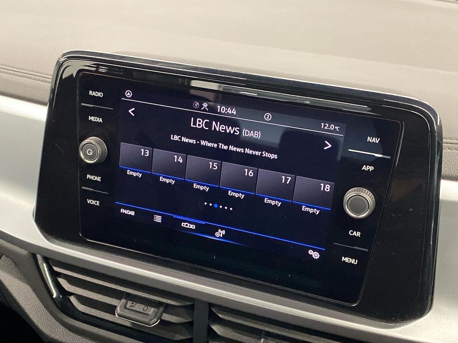 Used Volkswagen T-Roc 2022 for sale - 77528833: Photo 11