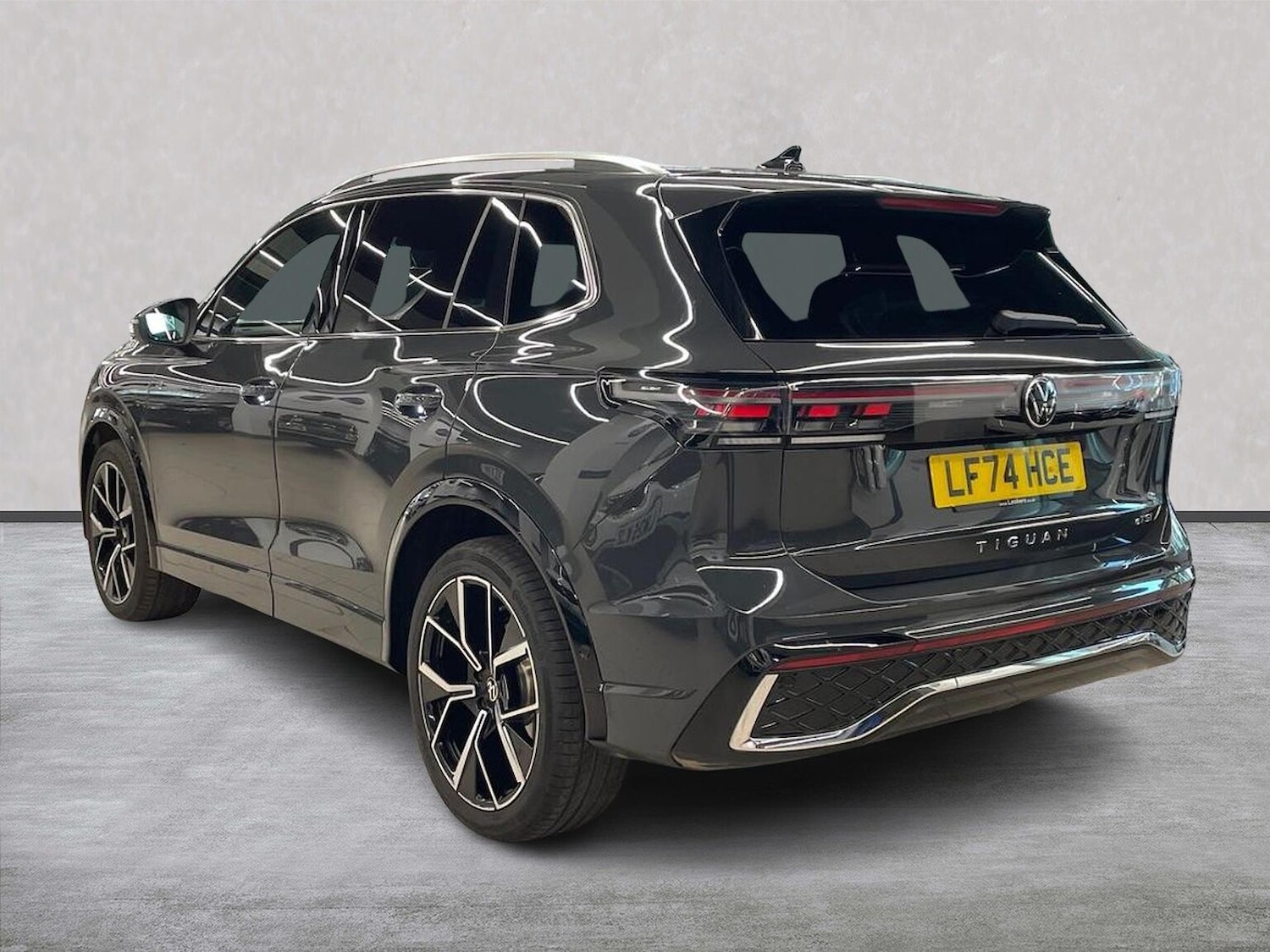 Used Volkswagen Tiguan 2024 for sale - 76694606: Photo 2