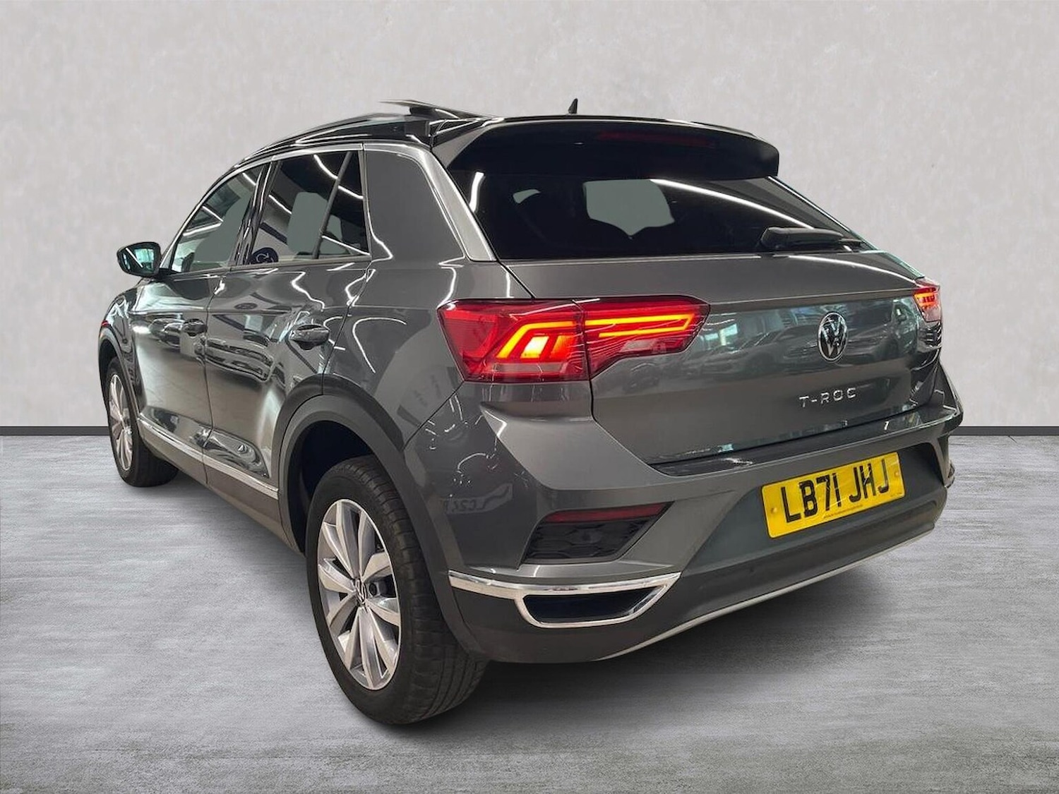 Used Volkswagen T-Roc 2021 for sale - 76694592: Photo 2