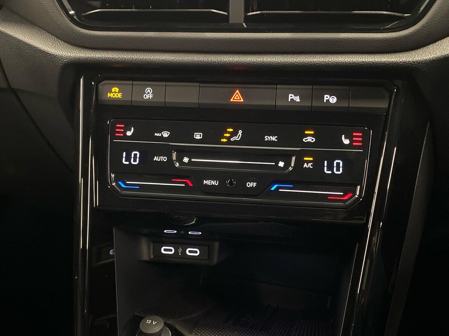 Used Volkswagen T-Roc 2025 for sale - 76324619: Photo 12