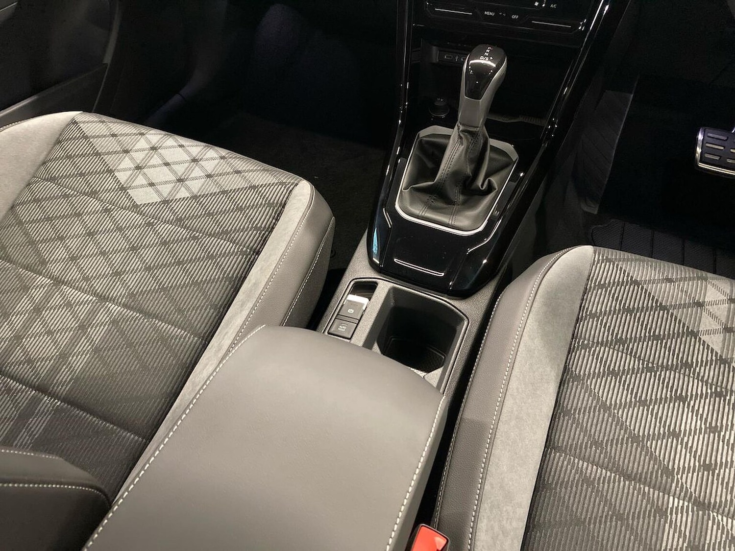 Used Volkswagen T-Roc 2025 for sale - 76324619: Photo 13