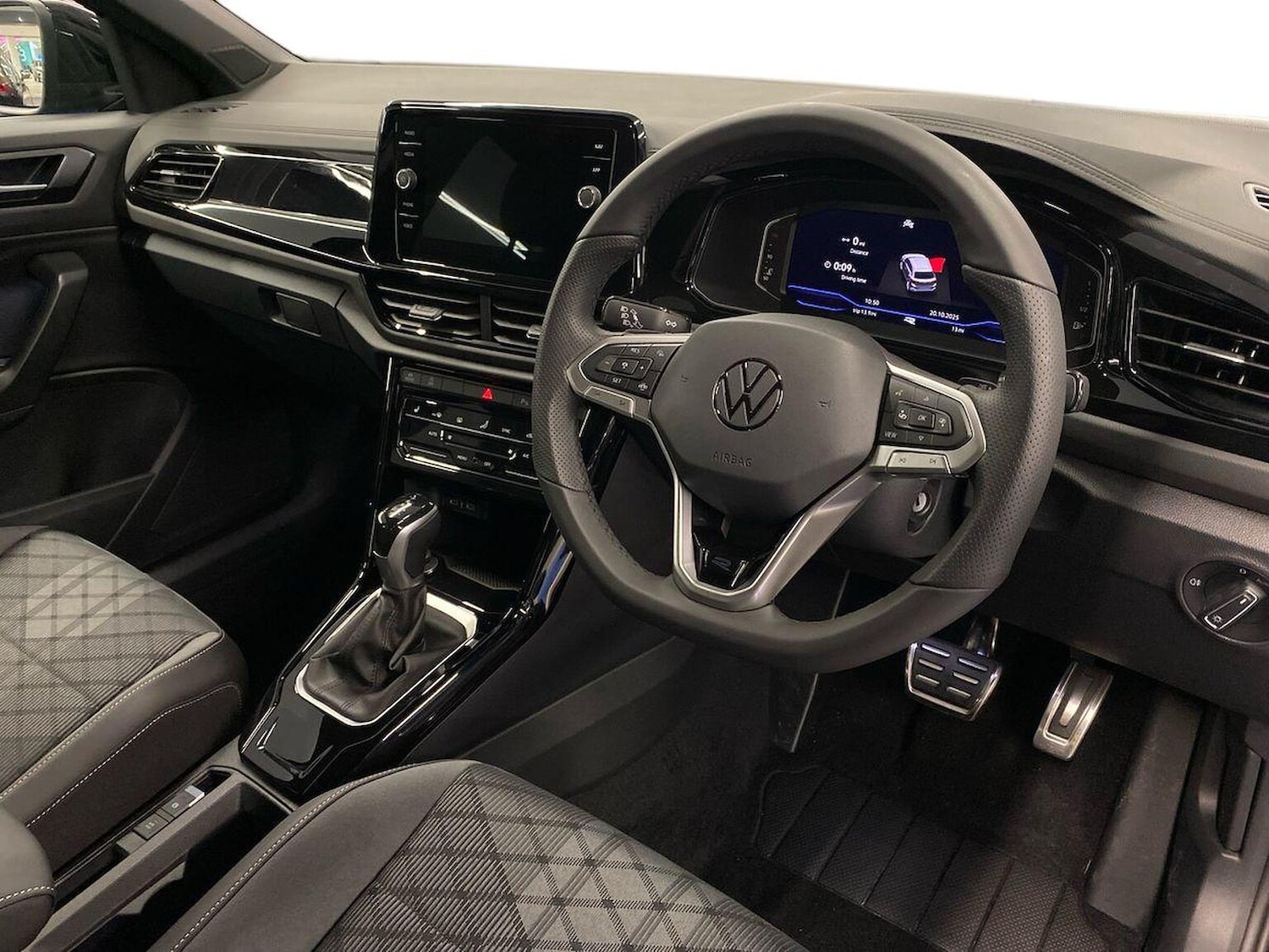 Used Volkswagen T-Roc 2025 for sale - 76324619: Photo 15