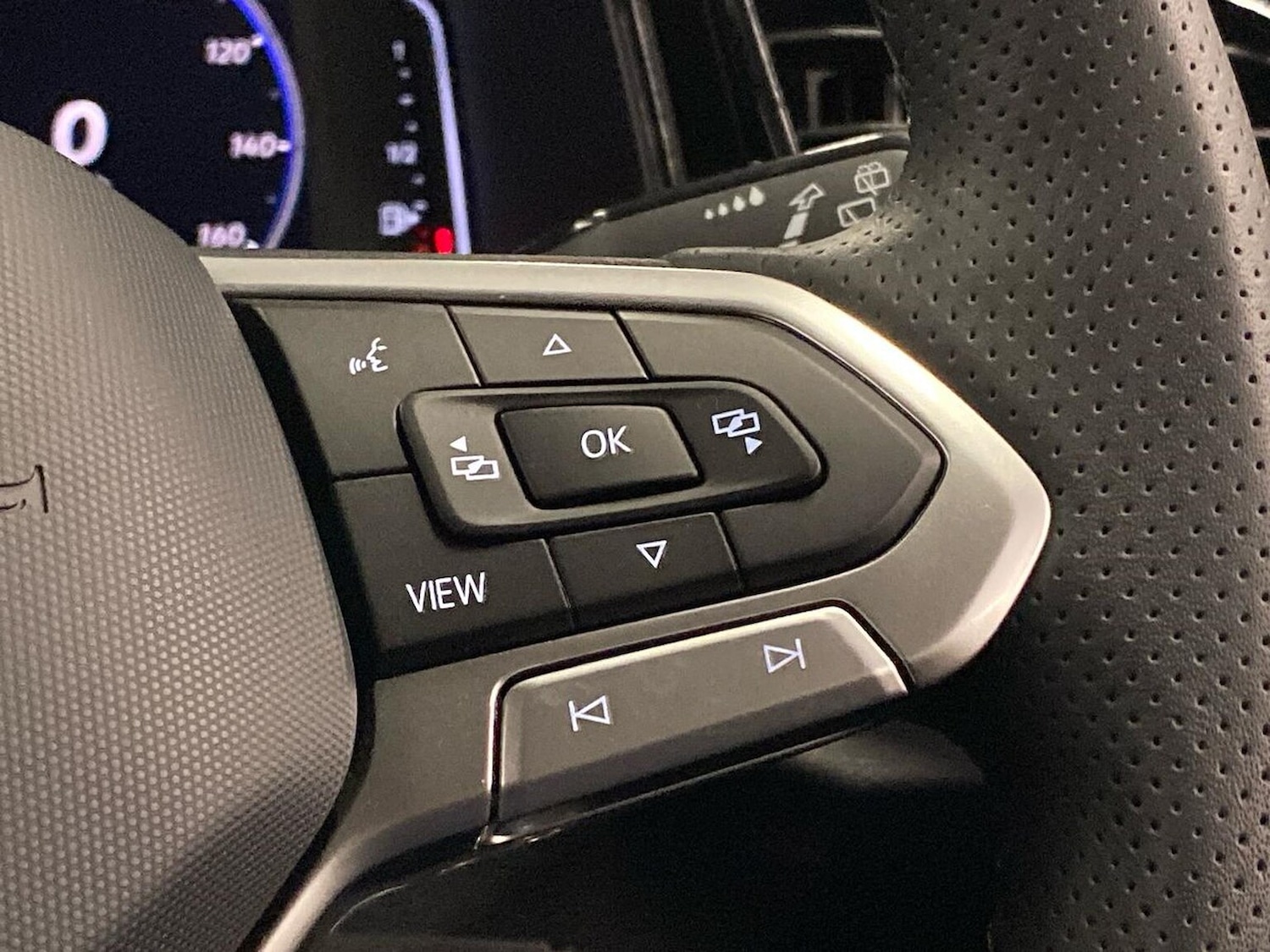 Used Volkswagen T-Roc 2025 for sale - 76324619: Photo 25