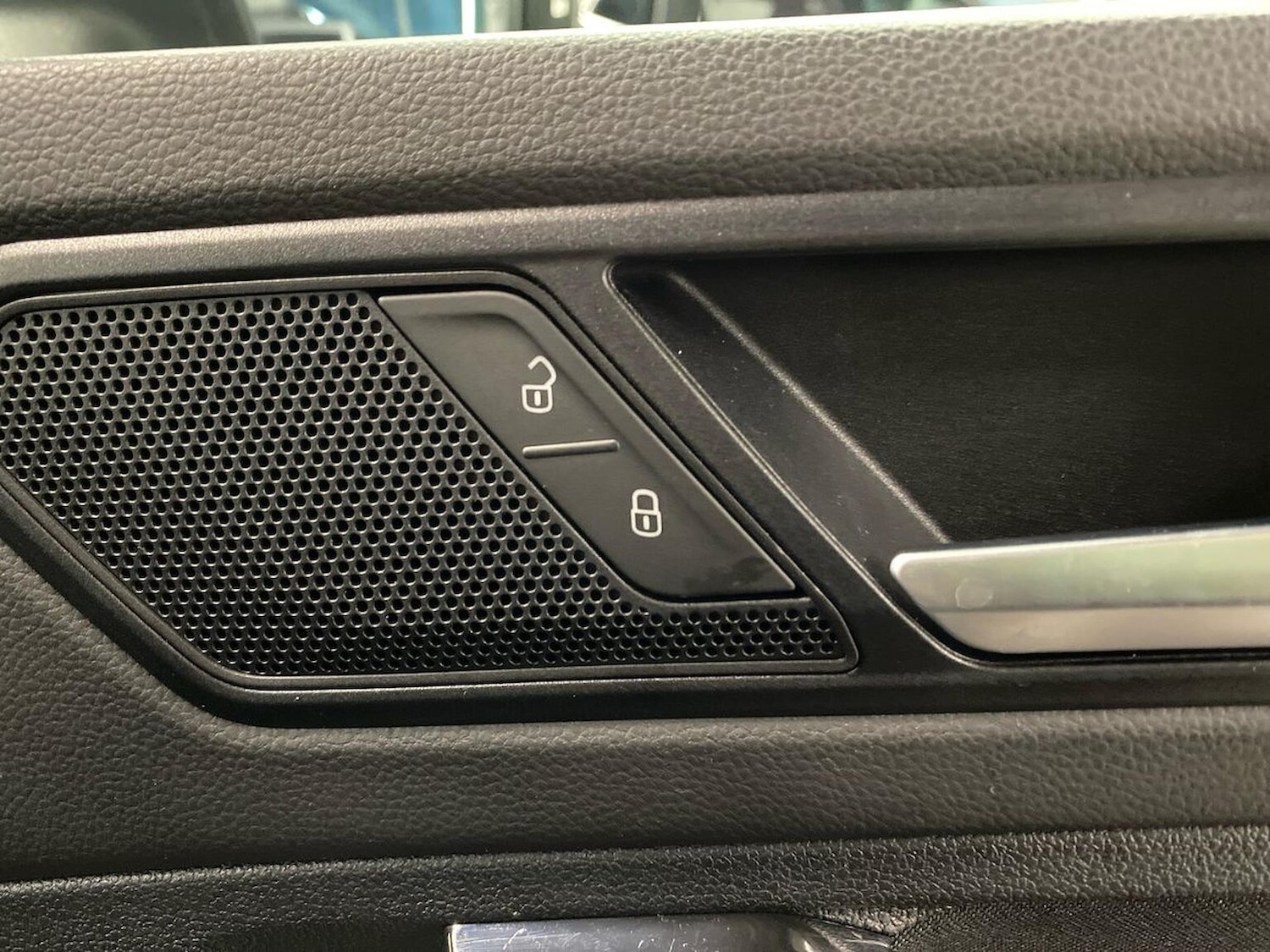 Used Volkswagen Tiguan 2021 for sale - 76951193: Photo 2