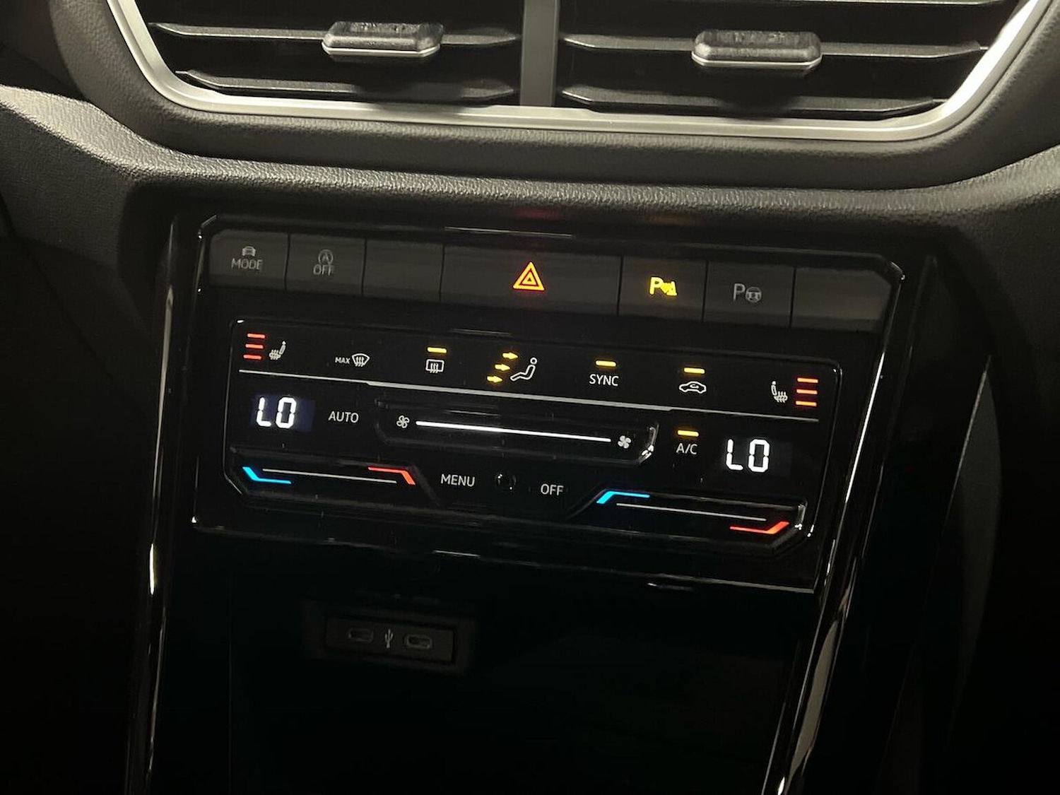 Used Volkswagen T-Roc 2026 for sale - 77888632: Photo 12