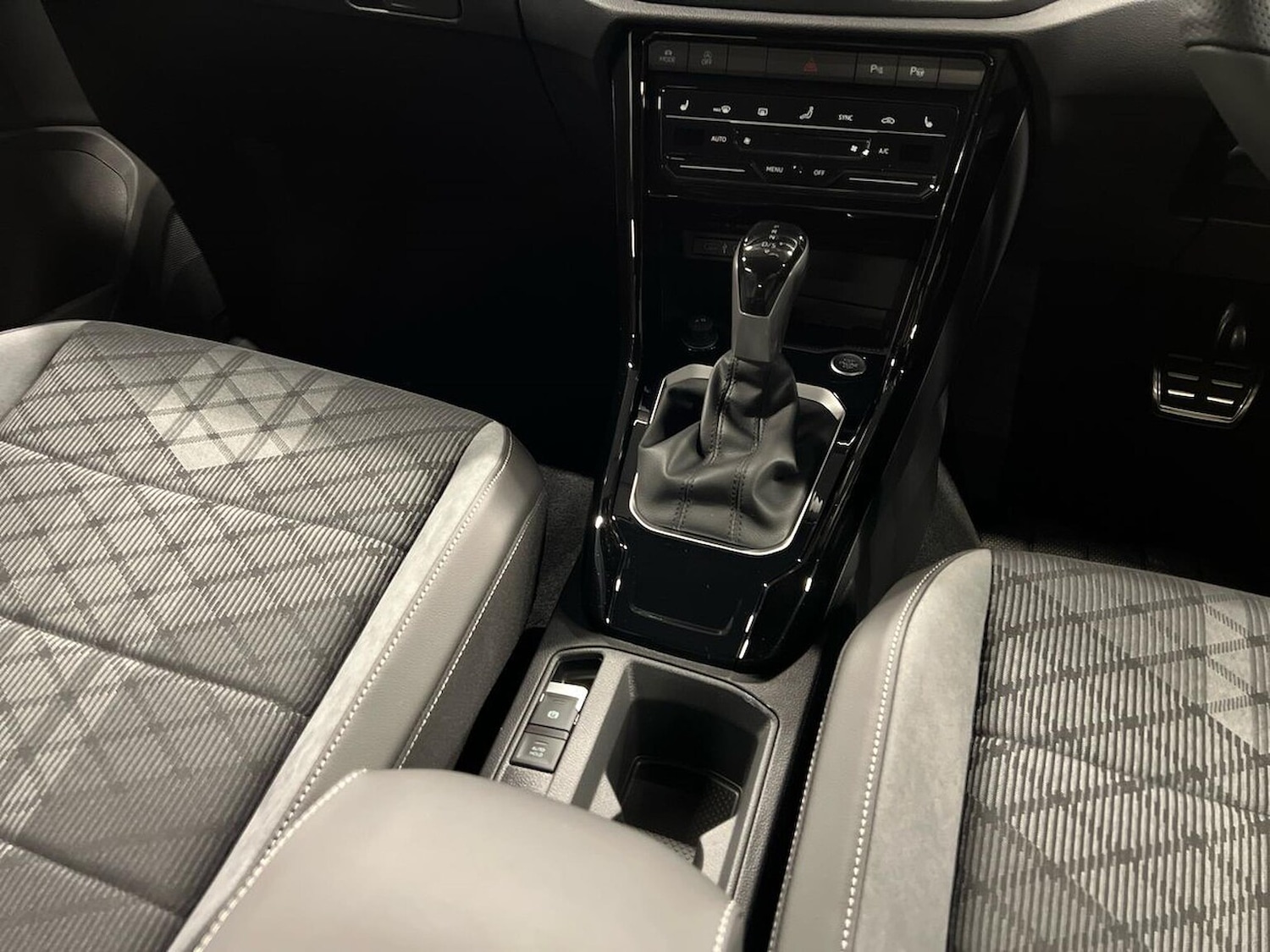 Used Volkswagen T-Roc 2026 for sale - 77888632: Photo 13