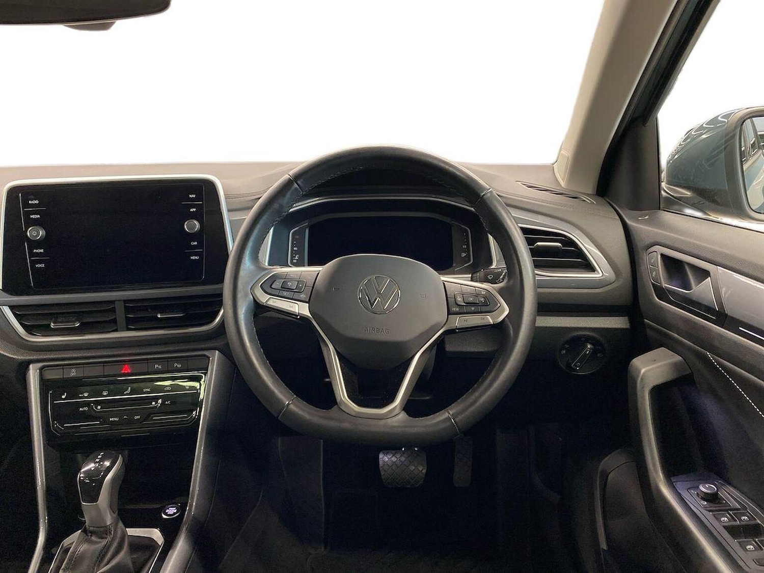 Used Volkswagen T-Roc 2022 for sale - 76506197: Photo 9