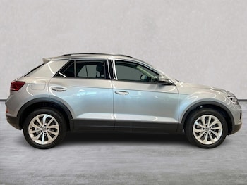 Used Volkswagen T-Roc 2023 for sale - 78761750: Photo