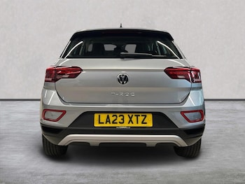 Used Volkswagen T-Roc 2023 for sale - 78761750: Photo