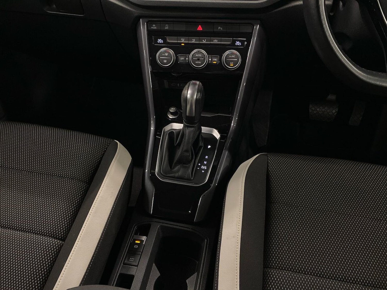 Used Volkswagen T-Roc 2021 for sale - 76951196: Photo 14