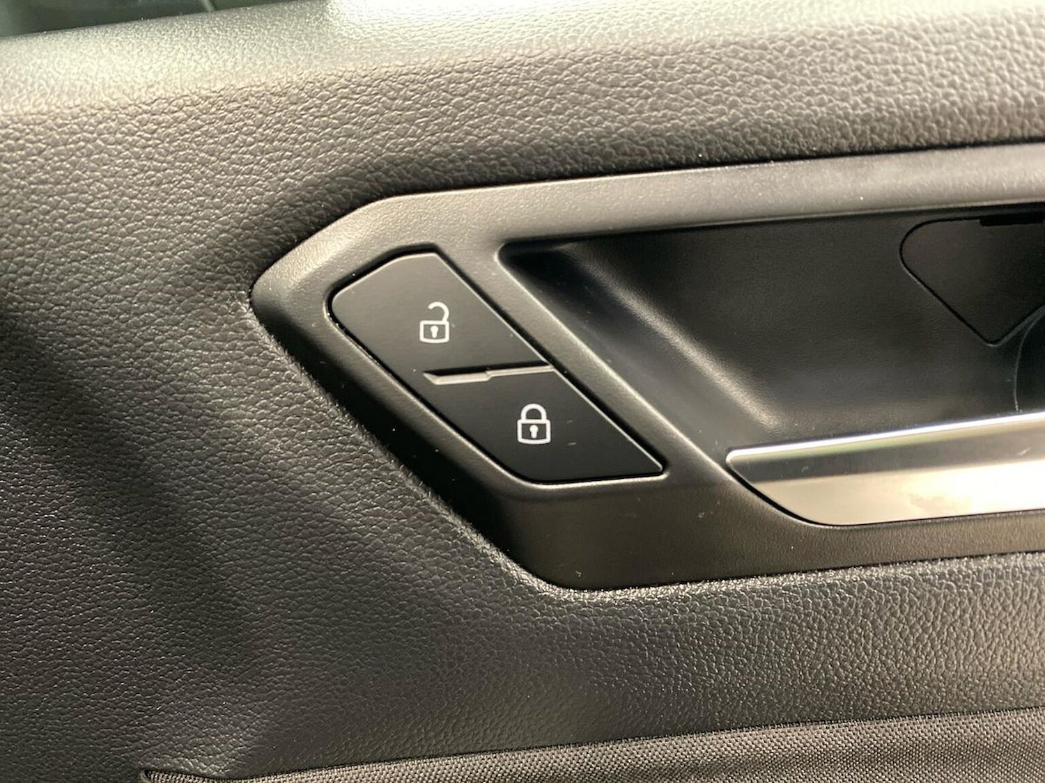 Used Volkswagen T-Roc 2021 for sale - 76951196: Photo 2