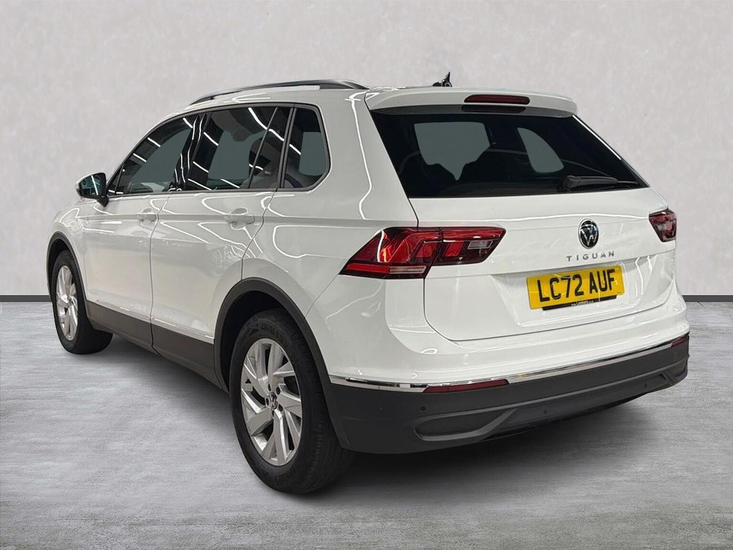 Used Volkswagen Tiguan 2022 for sale - 76324612: Photo 2