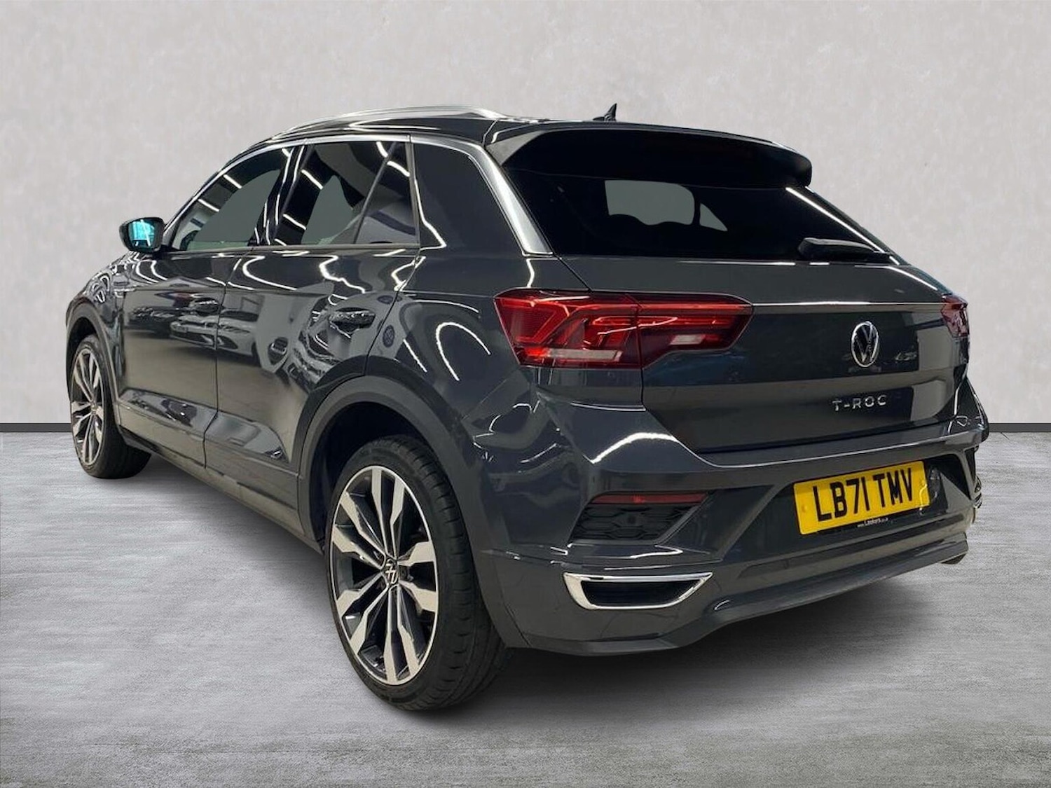 Used Volkswagen T-Roc 2021 for sale - 76287299: Photo 2