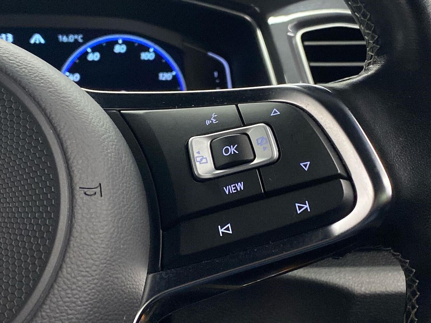 Used Volkswagen T-Roc 2021 for sale - 76287299: Photo 25