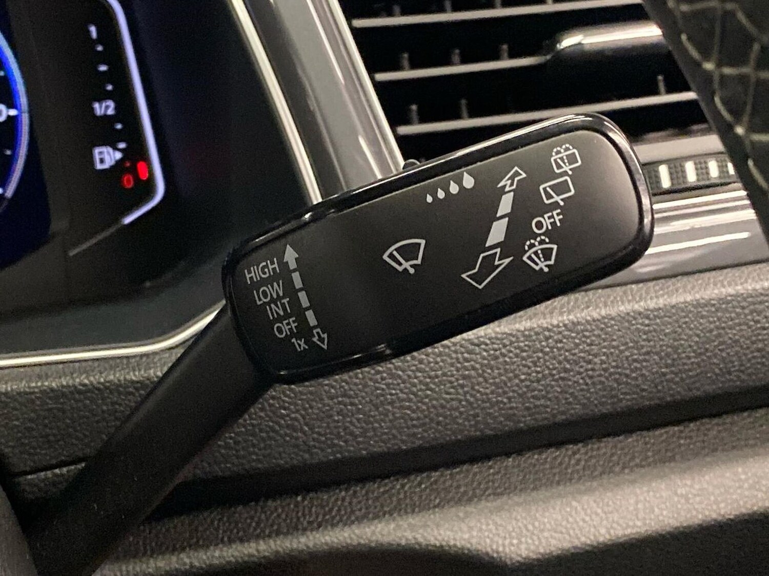 Used Volkswagen T-Roc 2021 for sale - 76287299: Photo 27