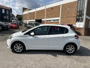 Used Peugeot 208 2015 for sale - 79553492: Photo