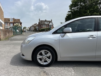 Used Toyota Verso 2010 for sale - 79011742: Photo
