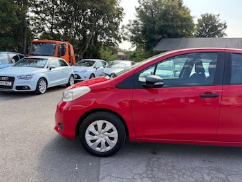 Used Toyota Yaris 2014 for sale - 79412556: Photo
