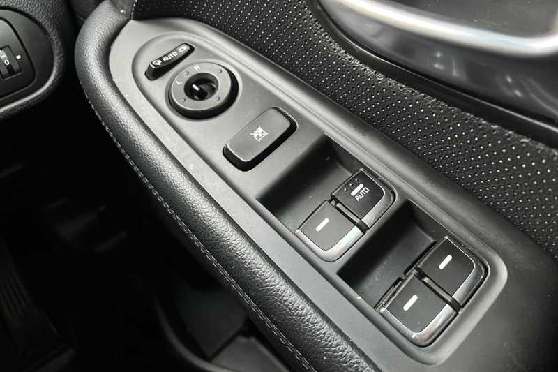 Used Kia Carens 2017 for sale - 76155286: Photo 18